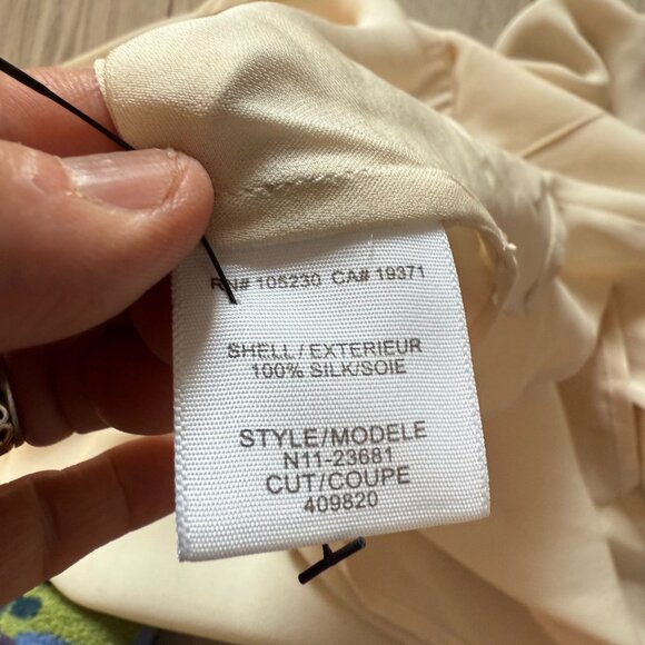 Joie 100% Silk Blouse Top Women's Size Medium Pocket & Roll-Tab Sleeves Cream - Picture 6 of 9